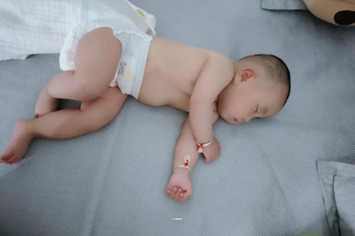 六盘水几个月宝宝会抬头